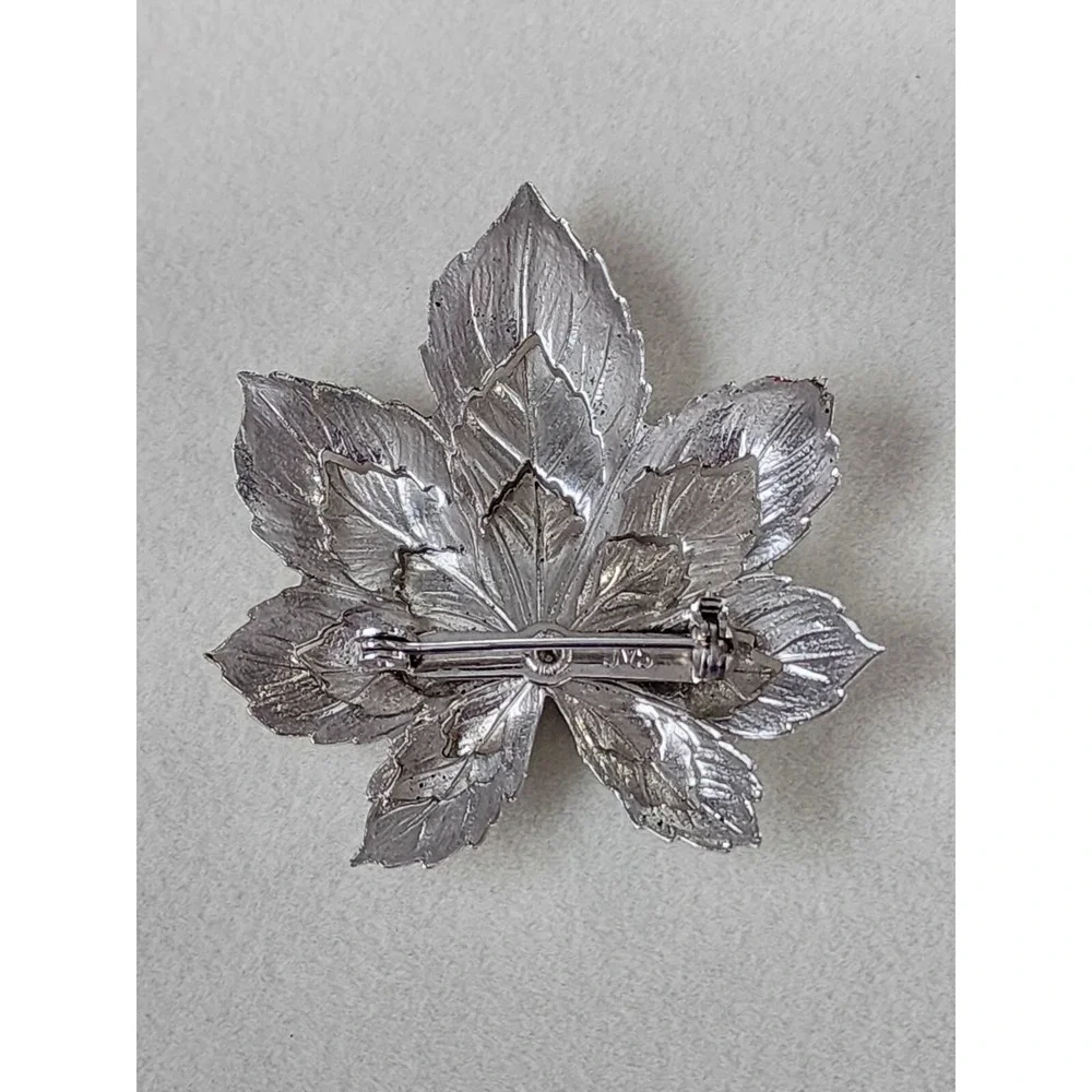 Vtg Designer SARAH COVENTRY SAC Signed Silver Tone Layered Maple Leaf Brooch Pin